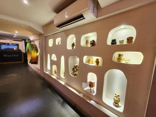 Kolkata House | Wise Owl Comfotel