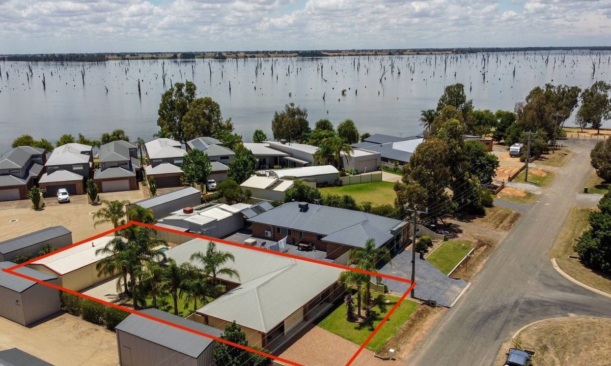 Yarrawonga House | Woodlands Waterside Retreat