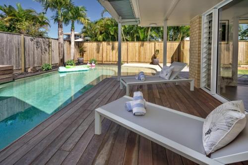 Wurtulla House | Wurtulla Beachside Family Haven, Steps to the Sea & Pool