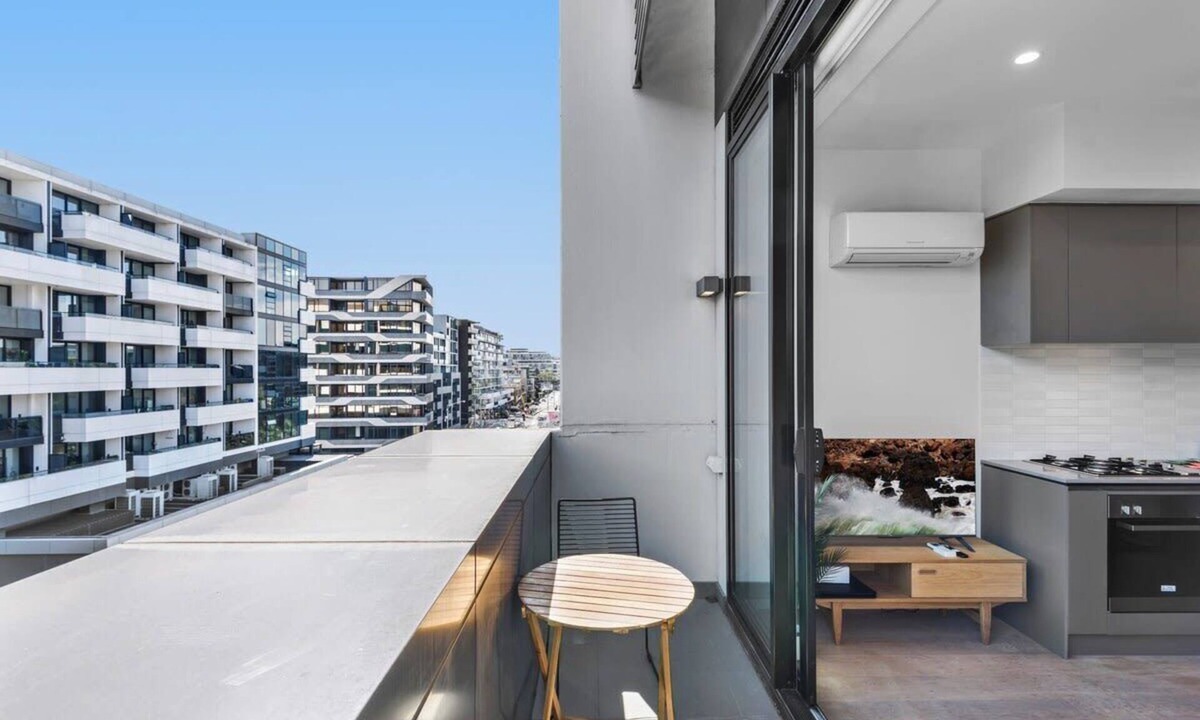 Richmond North Apartment | Yarra Trailside - Chic 1-Bed Near Trendy Shops