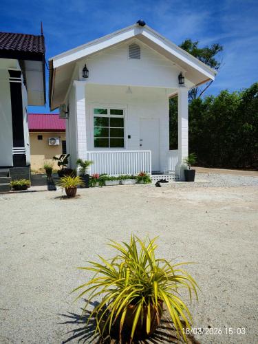 Kampung Penarik Hotel | Zaifaa Beach Inn