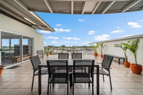 Cullen Bay Apartment | Zen Marina Rooftop with Huge Balcony - BBQ - Sunsets