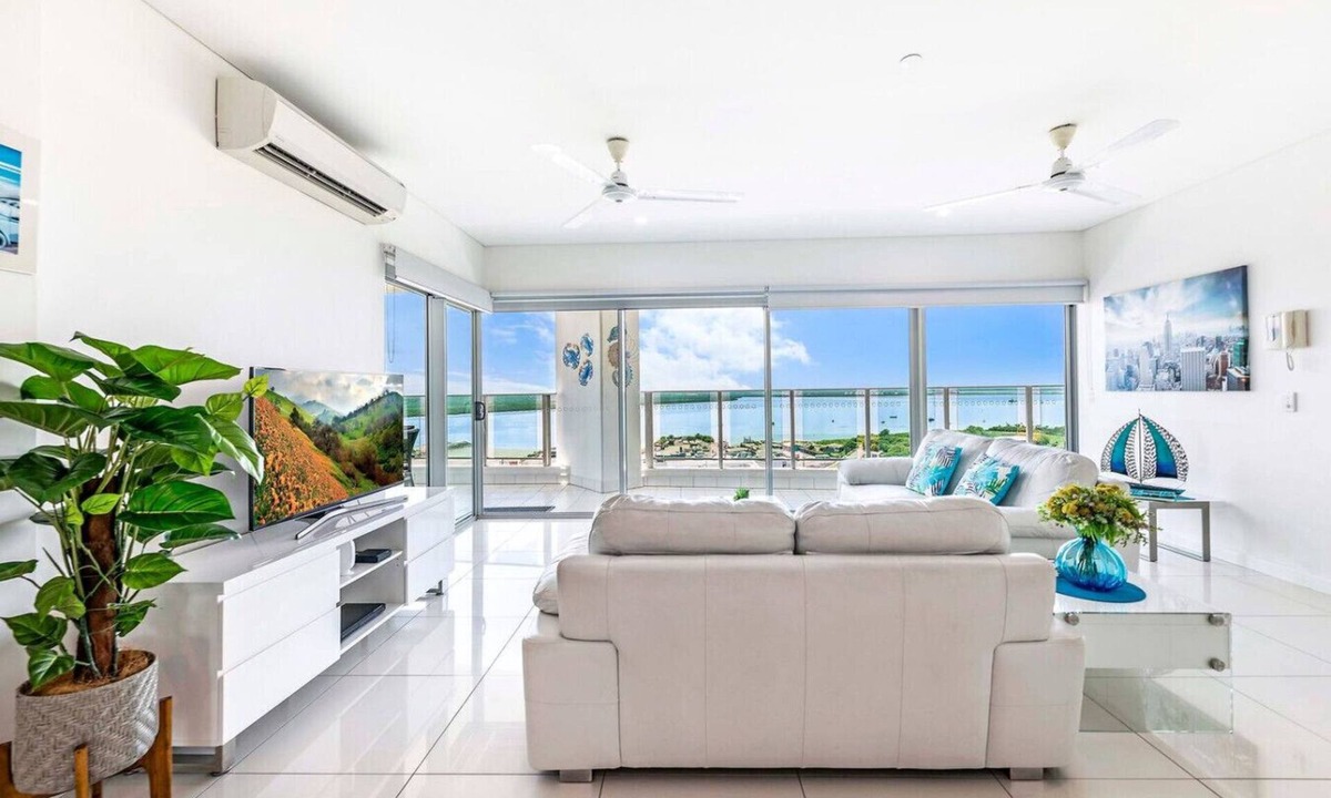 Darwin City Centre Apartment | Zen Sapphire Shore Balcony - Pool - Work Desk