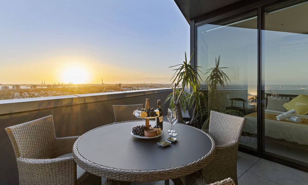 South Melbourne Apartment | Zi apartments - Balcony, Bayview, Sauna, Steam Room & Pool