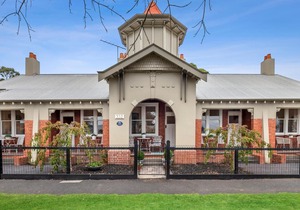 Boutique Heritage Studios On Ryrie street OPPOSITE HOSPITALS Geelong CBD