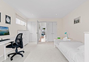 Bright modern home in great location close to City