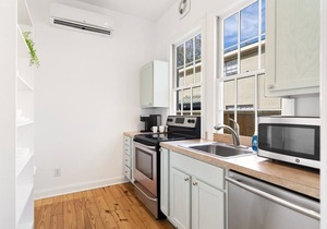 Charming Downtown Studio with Modern Amenities in Charleston