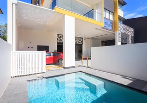 Close to the Cliffs - Executive 2BR Kangaroo Point Apartment Close to The River and Cliffs in Brisbane