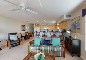 Corner waterfront condo with pool, Gulf views & easy beach access in Indian Rocks Beach