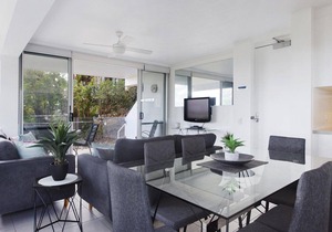 Kalimna 1 - Stunning views over Hastings Street & North Shore