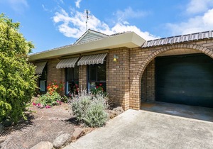 Located right in the best area of Central Torquay