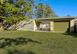 PATONGA SUNSET - WATERFRONT HOLIDAY HOUSE