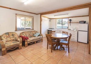 Riverscape Cottage No.5 - Riverscape - unit 5 with views over the Blackwood River and cosy fire place
