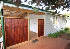 Riverscape Cottage No.5 - Riverscape - unit 5 with views over the Blackwood River and cosy fire place