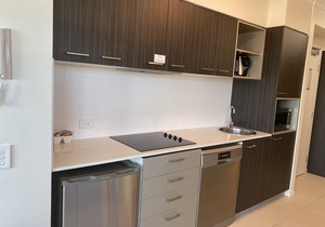 Secured parking Self contained apartment in Mackay