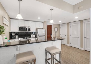 Spacious Balcony ~ Pool ~ Outdoor Seating in Miramar Beach