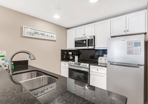 Spacious Balcony ~ Pool ~ Outdoor Seating in Miramar Beach