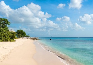 The Wicket, White Sands - West Coast Beachfront, Sun Terrace, Penthouse, Full AC in Speightstown