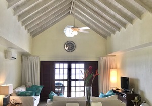 The Wicket, White Sands - West Coast Beachfront, Sun Terrace, Penthouse, Full AC in Speightstown