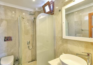 Villa Sovalye: 3 double en-suite bedrooms, large roof terrace & private pool in Kalkan