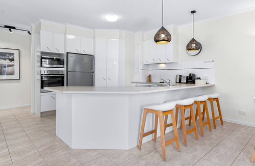 Noosaville Apartment | 1-169 "Como Noosa Riverside Apartments" Gympie Terrace, Noosaville