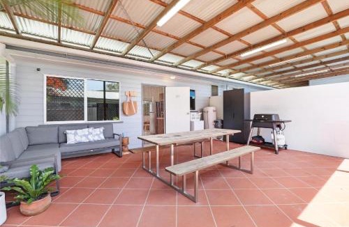 Amity Point House | 1/24 Birch Street