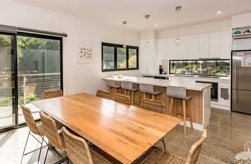 Sandy Point House | 1 Anderson Ave Stay 3 Pay 2 Winter Special
