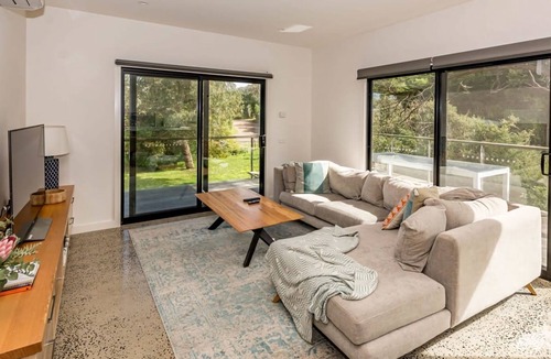 Sandy Point House | 1 Anderson Ave Stay 3 Pay 2 Winter Special