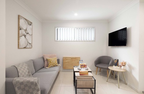 Rocklea Apartment | 1 Bdr Apt w/AC | Covered Parking | 431AF1