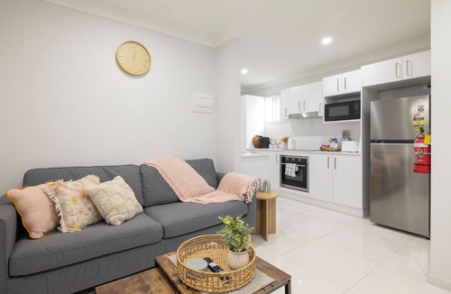 Rocklea Apartment | 1 Bdr Apt w/AC & Kitchen | Parking | 314AF1