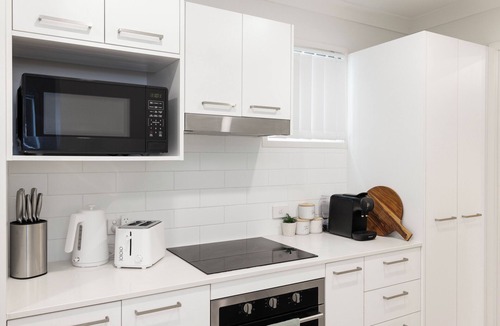 Rocklea Apartment | 1 Bdr Apt w/AC | Kitchen | Parking | 231AF1