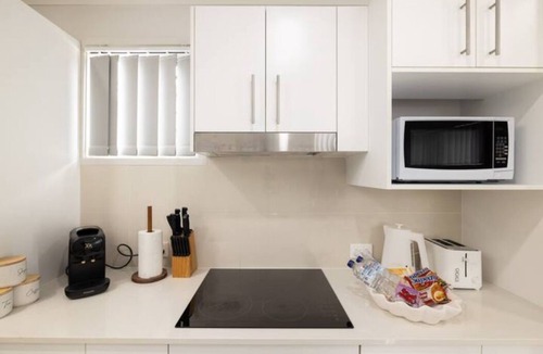 Rocklea Apartment | 1 Bdr Apt w/AC & Kitchen | Parking | 135AF1