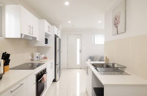 Rocklea Apartment | 1 Bdr Apt w/AC & Kitchen | Parking | 135AF1
