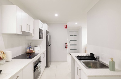 Rocklea Apartment | 1 Bdr Apt w/AC & Kitchen | Parking | 316F1