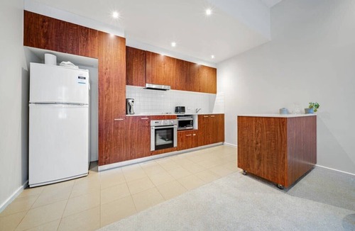 City West Apartment | 1-Bed Apartment with Gym, BBQ and Pool Facilities