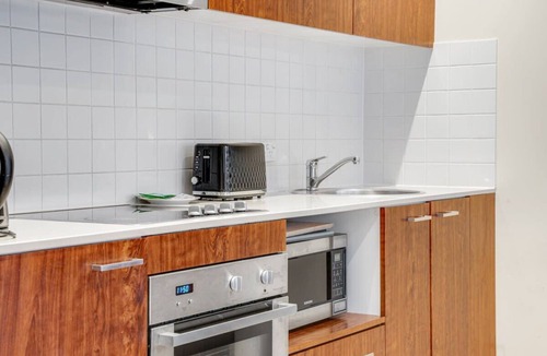 City West Apartment | 1-Bed Apartment with Gym, BBQ and Pool Facilities