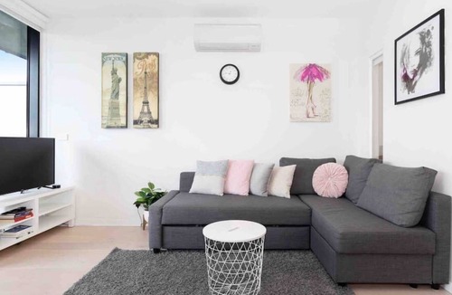 South Yarra Apartment | 1 Bedroom 1 Bath Apartment at Excellent Location