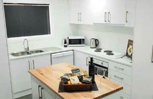 Griffith Apartment | 1 BEDROOM - GRIFFITH EAST APARTMENTS
