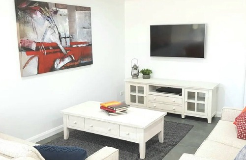 Griffith Apartment | 1 BEDROOM - GRIFFITH EAST APARTMENTS