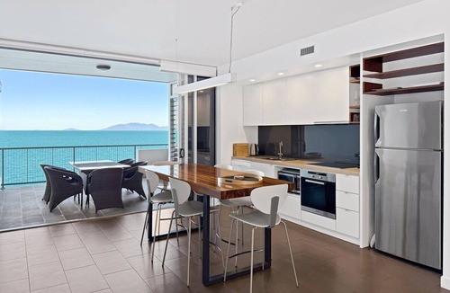 Nelly Bay Apartment | 1 Bright Point Apartment 4501