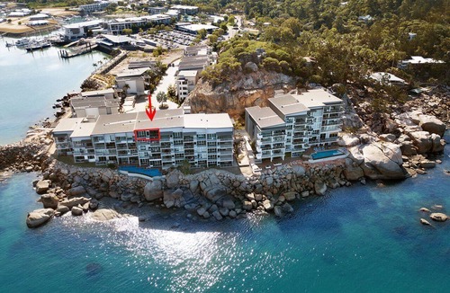 Nelly Bay Apartment | 1 Bright Point Apartment 4501
