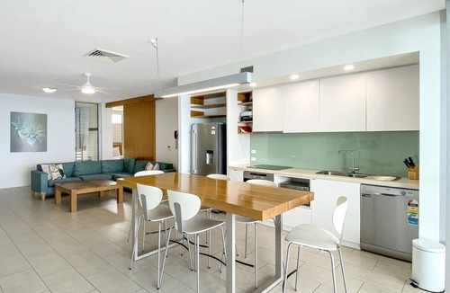 Nelly Bay Apartment | 1 Bright Point Apartment 4502