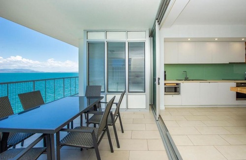 Nelly Bay Apartment | 1 Bright Point Apartment 5301