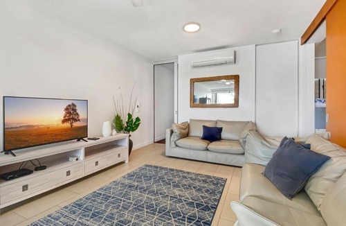 Nelly Bay Apartment | 1 Bright Point Apartment 2204