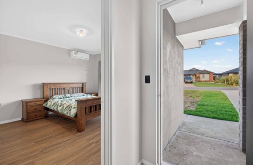 Nangkita House | 1 Britannia Parade, Hindmarsh Island – Family Holiday Retreat with Wi-Fi, Kayak & Air Conditioning