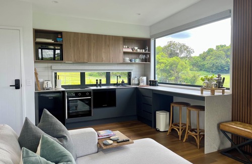 North Maleny Villa | #1 Misti Pine 5 min from town luxury villa w/views