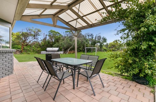 St. Andrews Beach House | 1 Oak - Rye Back Beach Accommodation