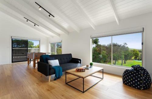 St. Andrews Beach House | 1 Oak - Rye Back Beach Accommodation