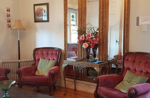 Prospect House | 10 min to CBD passing Adelaide Oval CBD. This is a Gentlemans bungalow