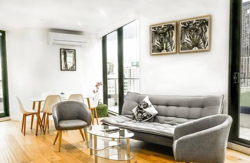Carlton South Apartment | 1005 2 bedroom + 2 bathroom Apt with the balcony in CBD